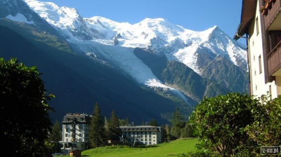 Widok z Chamonix na masyw Mount Blanc.