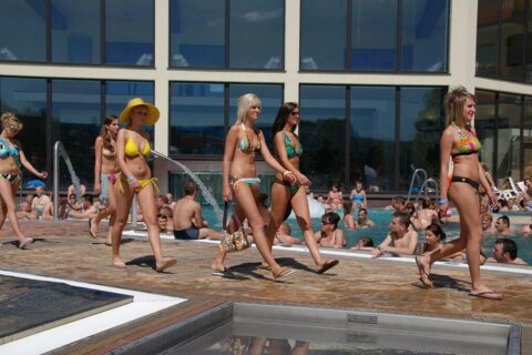 Pokaz mody bikini!_34