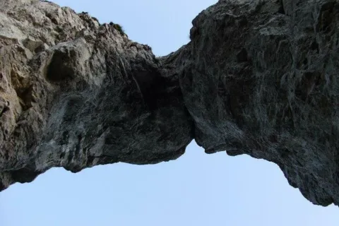 Okno v prirodnej rezervacii Ohniste