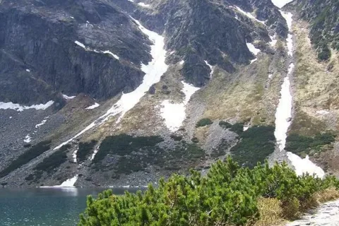 czarny staw gąsienicowy