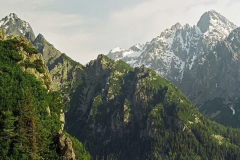 Słowackie Tatry Wysokie. Widok z trasy na Sławkowski Szczyt