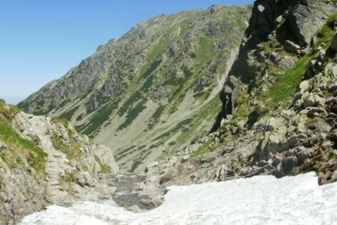 Żółta Turnia (2087m n.p.m.) w tle