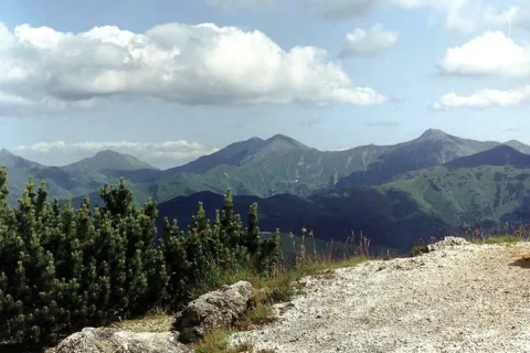 Bystra i szczyty Tatr Zachodnich z Osobitej