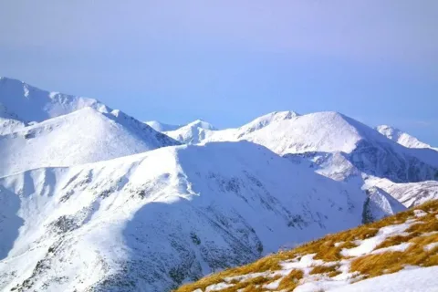 zimowy widok z Kasprowego na Tatry zachodnie