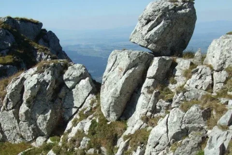 kyvavec_viklan_rocking stone