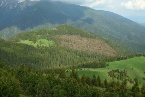 Mnich a Nizny Cervenec po vichrici