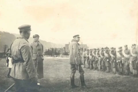WYSTAWA W 100. ROCZNICĘ ODZYSKANIA NIEPODLEGŁOŚCI POLSKI POŚWIĘCONA ŻOŁNIERZOM WOJSKA POLSKIEGO, KTÓRZY WALCZYLI W PIERWSZEJ I DRUGIEJ WOJNIE ŚWIATOWEJ