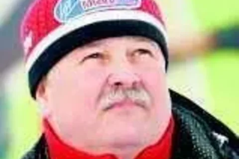 Kruczek nie wypadnie z gniazda trenerów