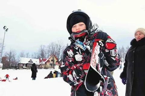 Młodzi zakopiańczycy bardzo lubią jeździć na nartach