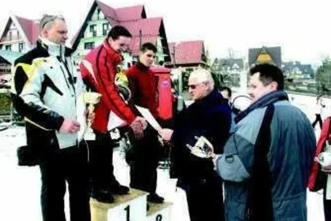 Sikawki w kąt, deski na nogi