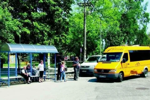 Nowa wiata przystankowa