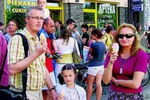 W Nowym Targu ustanowiono rekord w lizaniu lodów