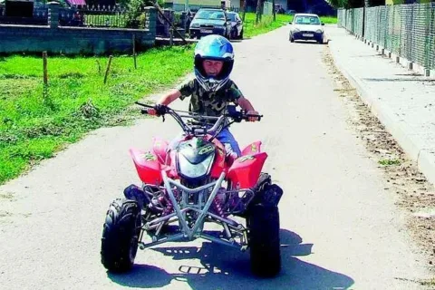 A może do szkoły dzieci też pojadą na quadach?