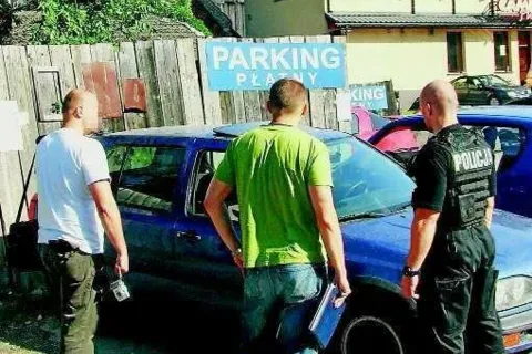 Poszli na zakupy zapomnieli o psie