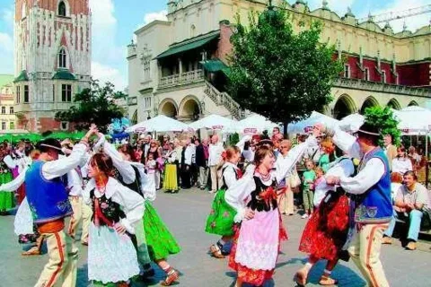 Górale grali i śpiewali na Rynku Głównym