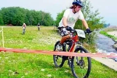Młodzi kolarze walczyli o rower