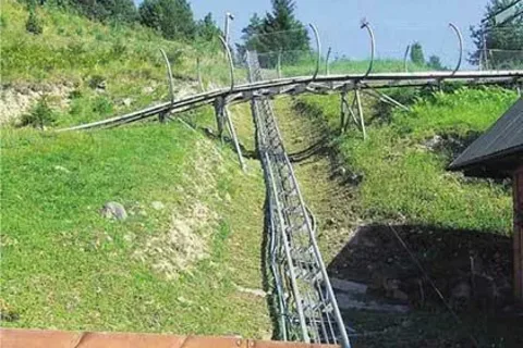 Na zjeżdżalni jest jak na publicznej drodze