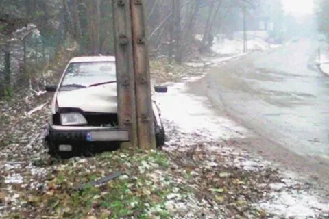 Ślizgawka na drogach. Trzeba szczególnie uważać rano i wieczorem