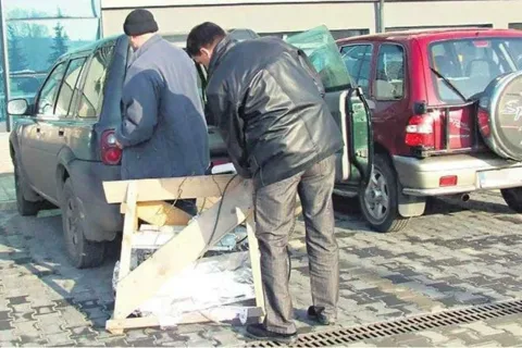 Marihuana, haszysz, amfa w rękach policjantów