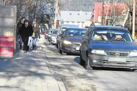 W Murzasichlu chcą chodnik przez las