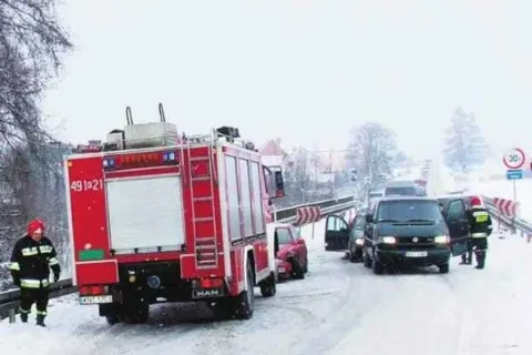 Dwa auta zderzyły się na moście w Ostrowsku