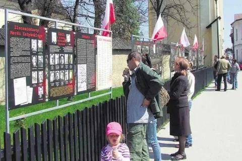 Ku czci pomordowanych w Katyniu