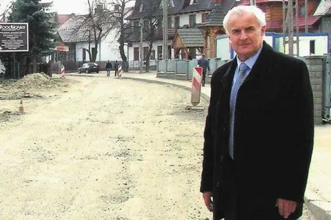 Ślimak idzie na wojnę z marszałkiem