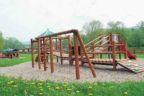 Huśtawki, zjeżdżalnie to raj dla najmłodszych