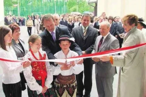 Jest nowa sala i boisko dla blisko 200 uczniów