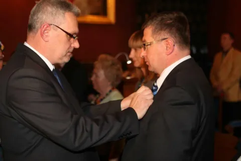 Medal Komisji Edukacji Narodowej dla Burmistrza Fryźlewicza