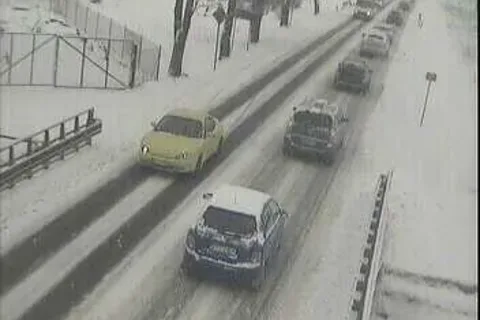 Uwaga kierowcy! Na podhalańskich drogach jest bardzo ślisko!