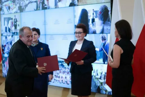 Nadanie tytułów honorowych profesora oświaty w 2016 r.