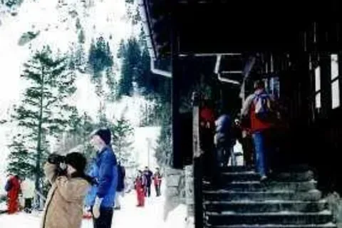 Nie dokarmiajmy orzechówek w Morskim Oku