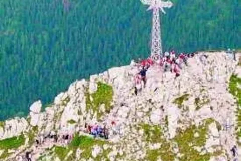 Remont krzyża czeka na lepszą pogodę