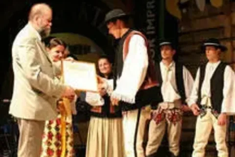 Kto unicestwia folklor?