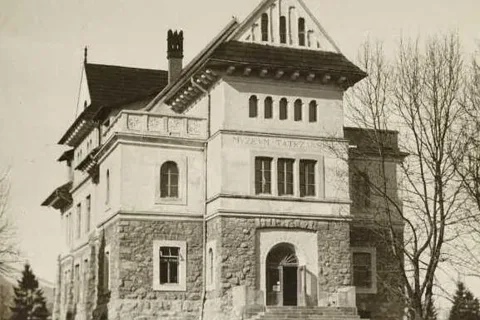 Gmach główny Muzeum Tatrzańskiego czynny również we wtorki