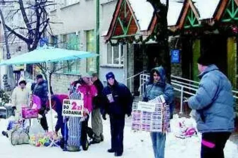 Nielegalni muszą zniknąć z ulicy