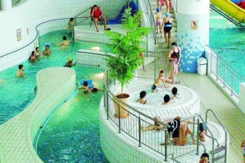 Tłumy turystów odwiedzają zakopiański aquapark