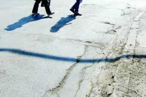 Marszałek powinien dać pieniądze na dziury!