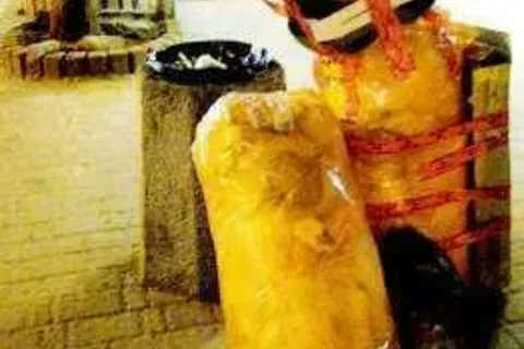 Krupówki toną w śmieciach
