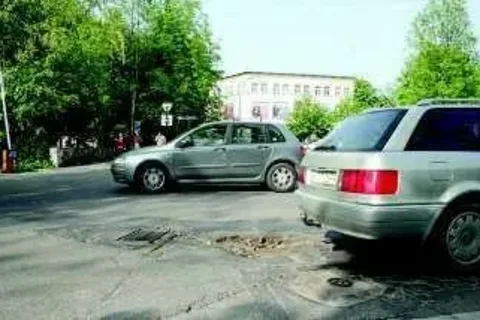 Miesięczny poślizg w łataniu dziurawych ulic