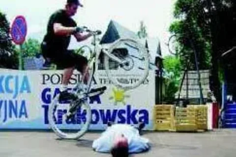 Akrobacje nad śmiałkami