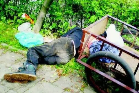 Pijani ludzie zalegają ulice Zakopanego