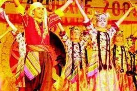 Zapłonęły watry na festiwalu folkloru