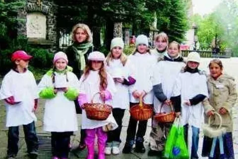 Wolontariusze rozdawali cebulki żonkili, by pomóc chorym z hospicjum