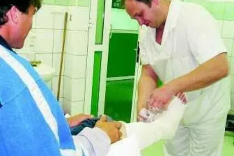 Zamiast feryjnego wypoczynku, na narciarzy i snowboardzistów czekał szpital, gips i zabiegi