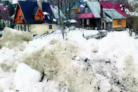Zakopane ginie w hałdach śniegu