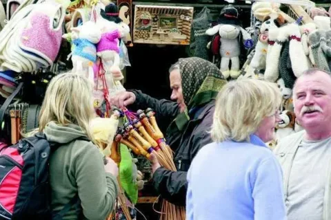Krupówki pękają w szwach od stoisk