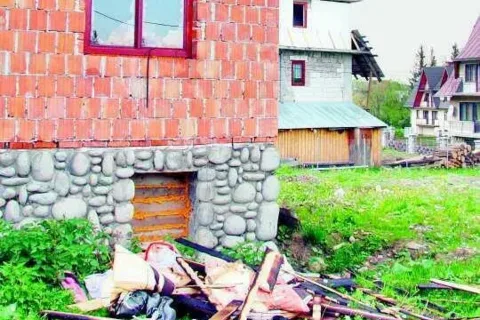 Ktoś chciał wysadzić ten dom w powietrze