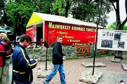 Usunął wystawę, bo zasłaniała symulator